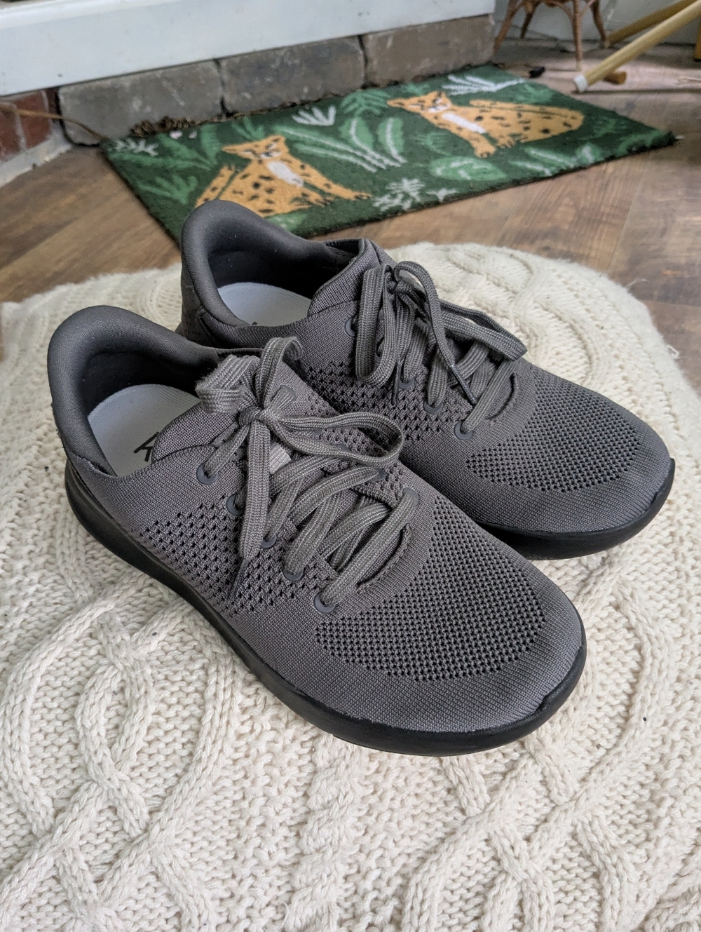 Kizik Lima Slip On Sneakers Women's Size 8 Wide Width Gray